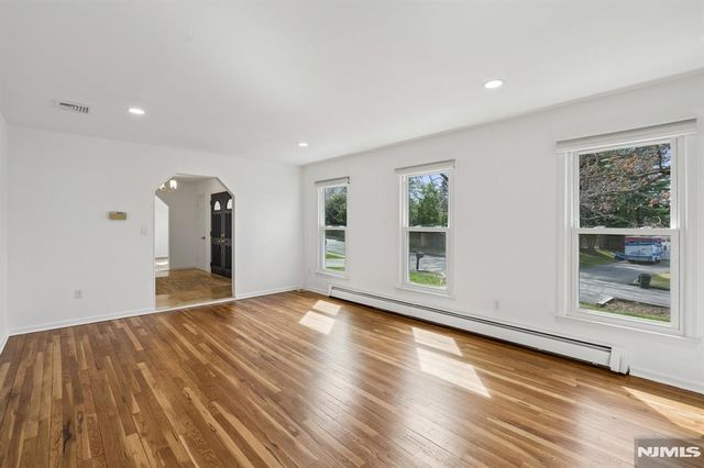 36 Scarsdale Drive, Livingston, NJ 07039