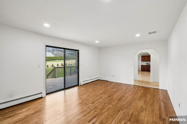 36 Scarsdale Drive, Livingston, NJ 07039