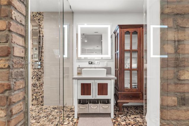 700 Vilabella Avenue, Coral Gables, FL 33146