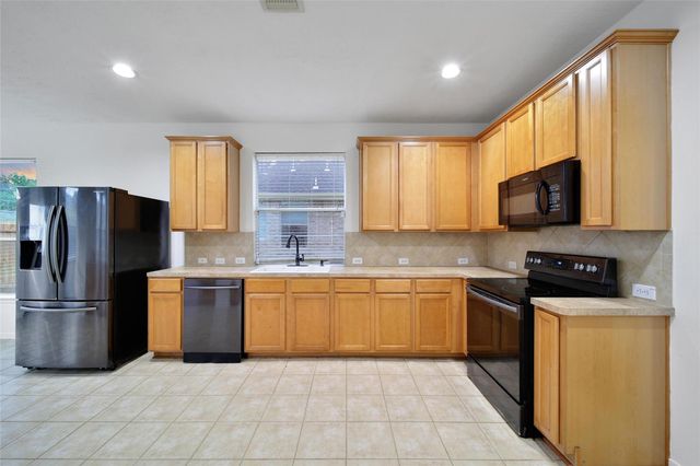 18906 Knobby Oaks Place, Magnolia, TX 77355