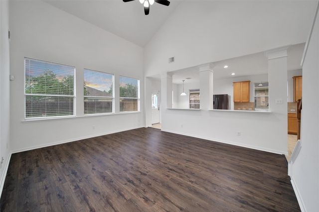 18906 Knobby Oaks Place, Magnolia, TX 77355