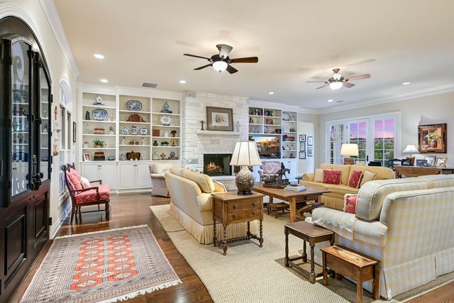 3004 Travis Lakeside DR, Spicewood, TX 78669