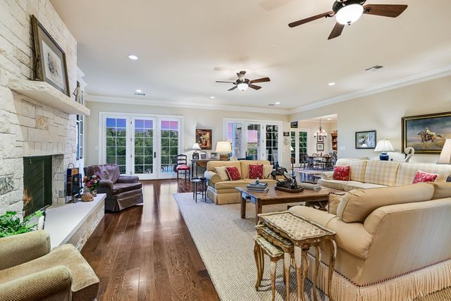 3004 Travis Lakeside DR, Spicewood, TX 78669