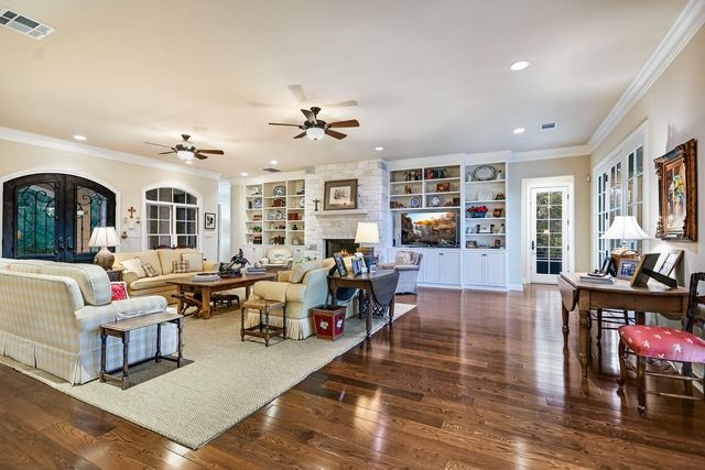 3004 Travis Lakeside DR, Spicewood, TX 78669
