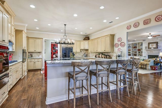 3004 Travis Lakeside DR, Spicewood, TX 78669