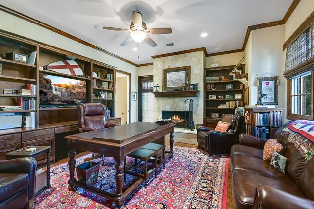 3004 Travis Lakeside DR, Spicewood, TX 78669