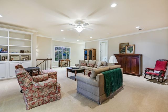 3004 Travis Lakeside DR, Spicewood, TX 78669