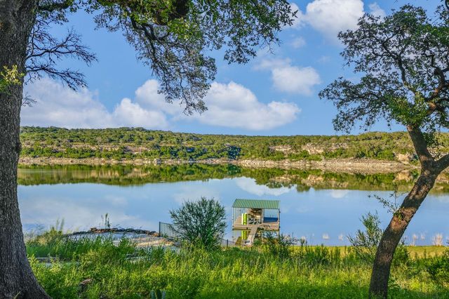 3004 Travis Lakeside DR, Spicewood, TX 78669
