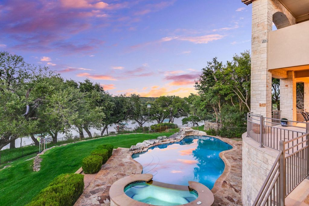 3004 Travis Lakeside DR, Spicewood, TX 78669