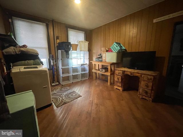 719 W MARKET ST, Pottsville, PA 17901