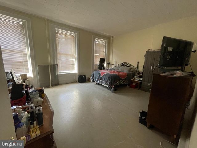 719 W MARKET ST, Pottsville, PA 17901