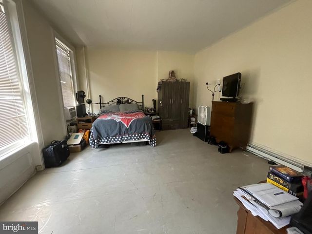 719 W MARKET ST, Pottsville, PA 17901