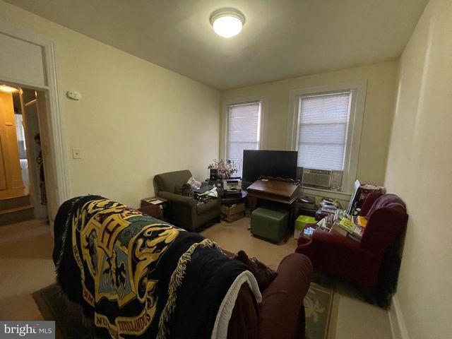 719 W MARKET ST, Pottsville, PA 17901