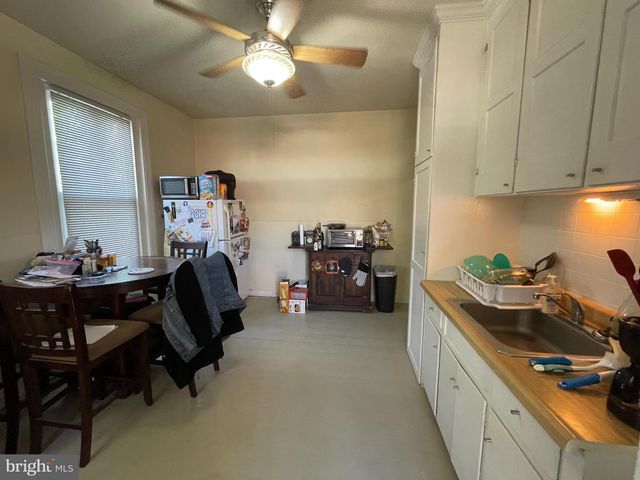 719 W MARKET ST, Pottsville, PA 17901
