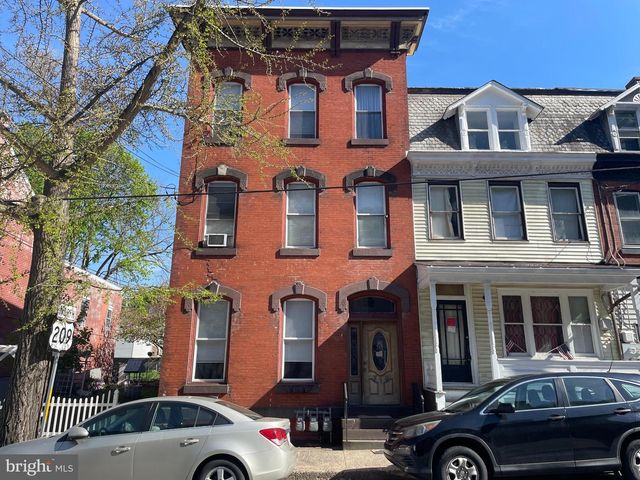 719 W MARKET ST, Pottsville, PA 17901