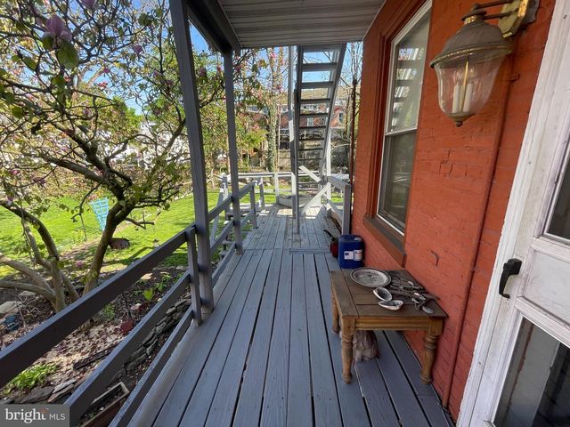 719 W MARKET ST, Pottsville, PA 17901