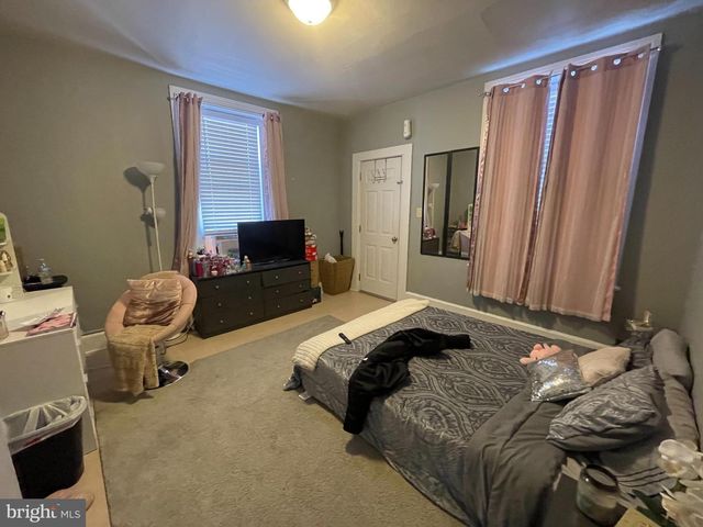 719 W MARKET ST, Pottsville, PA 17901