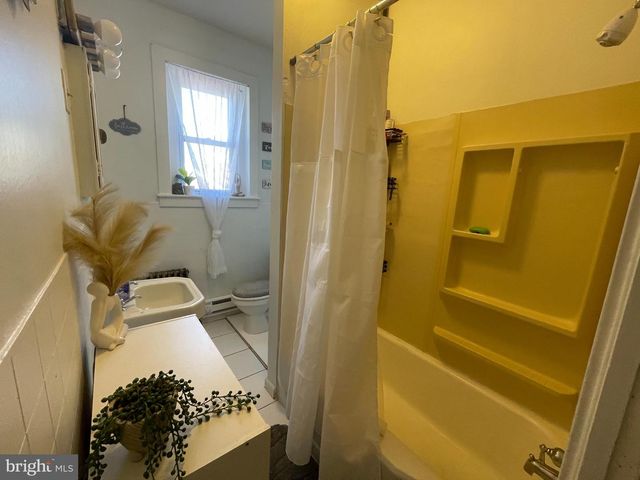 719 W MARKET ST, Pottsville, PA 17901