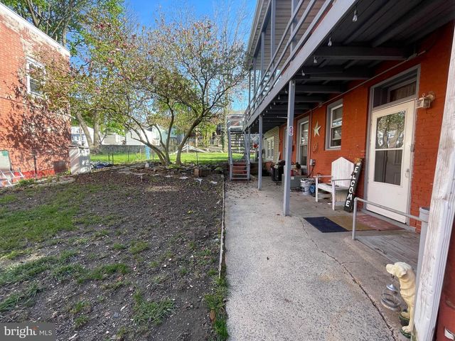 719 W MARKET ST, Pottsville, PA 17901