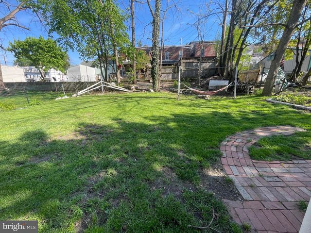 719 W MARKET ST, Pottsville, PA 17901