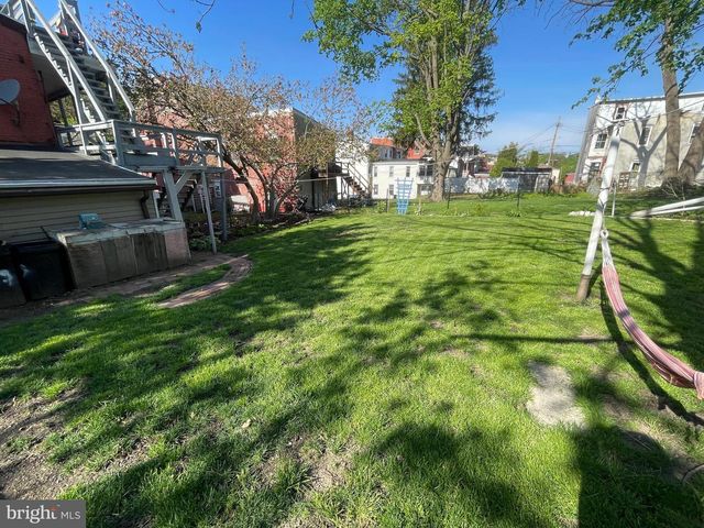719 W MARKET ST, Pottsville, PA 17901