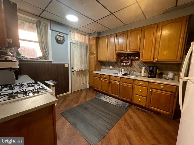 719 W MARKET ST, Pottsville, PA 17901