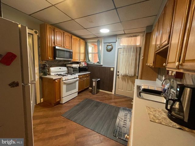 719 W MARKET ST, Pottsville, PA 17901
