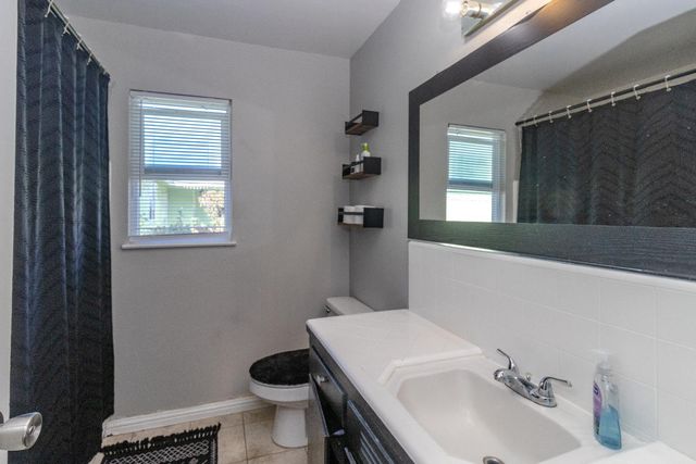 4281 N 5th Street, Fresno, CA 93726