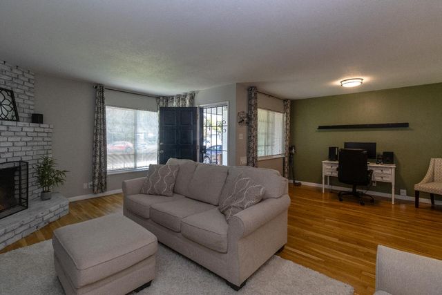 4281 N 5th Street, Fresno, CA 93726