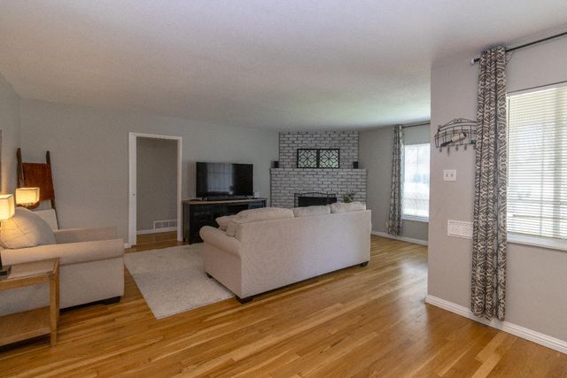 4281 N 5th Street, Fresno, CA 93726