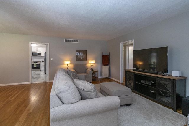 4281 N 5th Street, Fresno, CA 93726