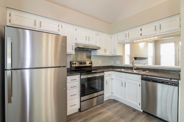 5944 Colchester Dr, Hermitage, TN 37076