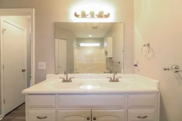 5944 Colchester Dr, Hermitage, TN 37076