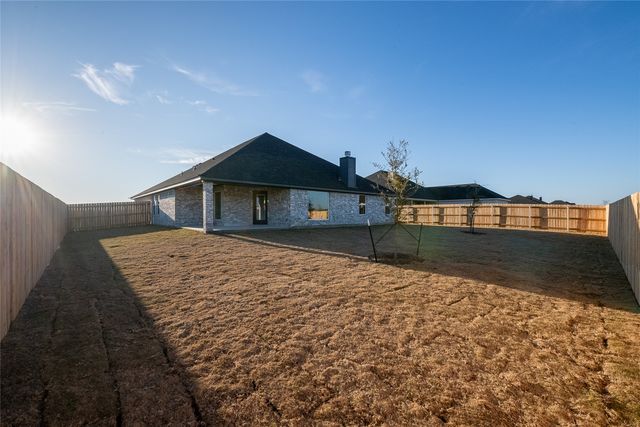 1404 Red Rock Road, Hewitt, TX 76643