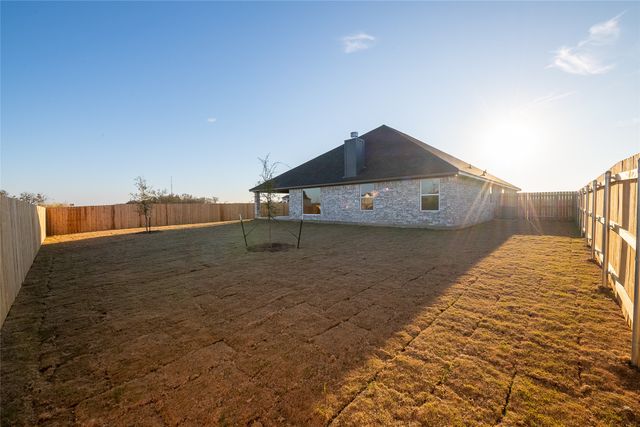 1404 Red Rock Road, Hewitt, TX 76643