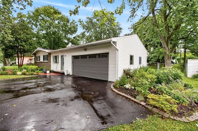 624 Pinnacle Road, Henrietta, NY 14534
