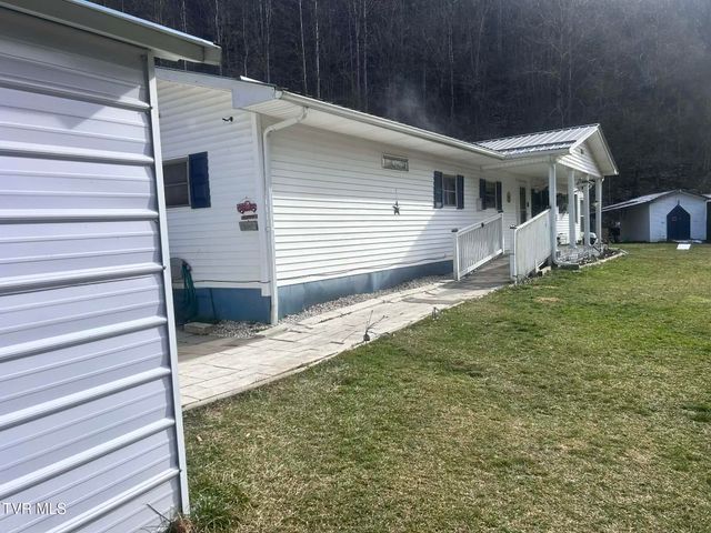 1460 Gum Branch Road, Oakwood, VA 24631