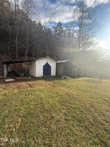 1460 Gum Branch Road, Oakwood, VA 24631