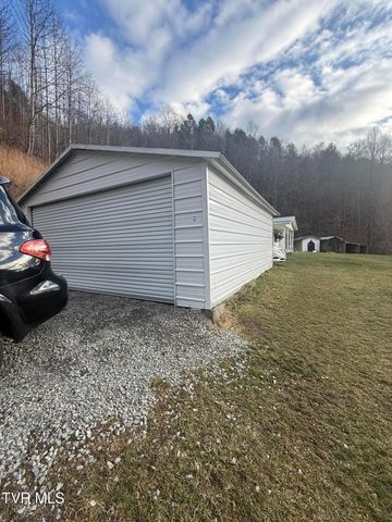 1460 Gum Branch Road, Oakwood, VA 24631