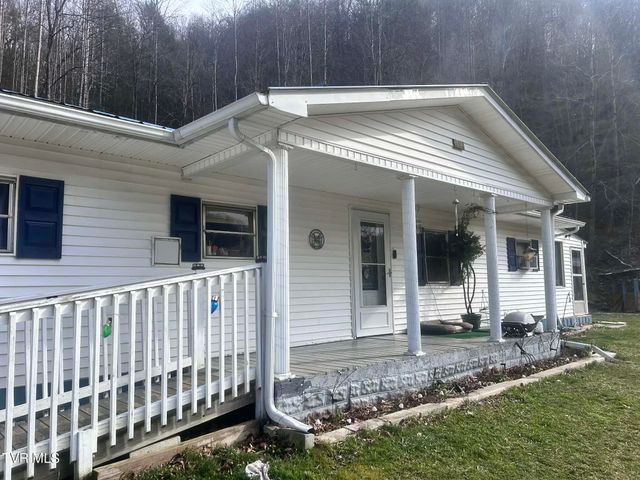 1460 Gum Branch Road, Oakwood, VA 24631