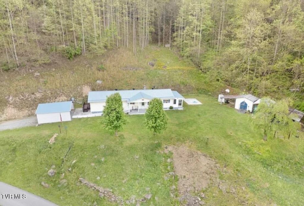 1460 Gum Branch Road, Oakwood, VA 24631