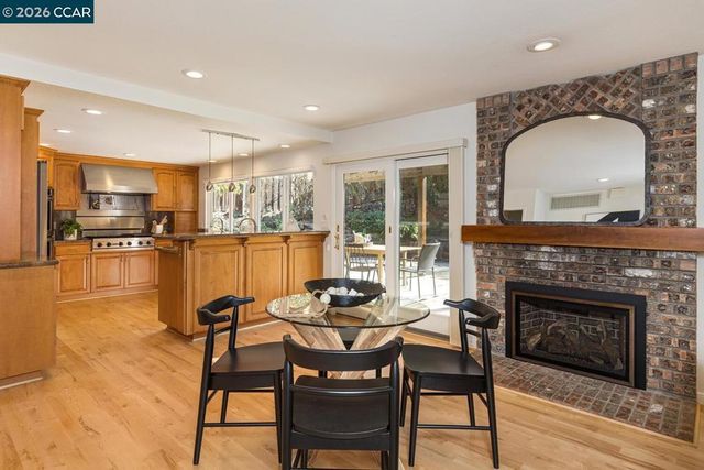 1555 Pebblebrook Ct, Walnut Creek, CA 94596