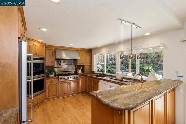 1555 Pebblebrook Ct, Walnut Creek, CA 94596