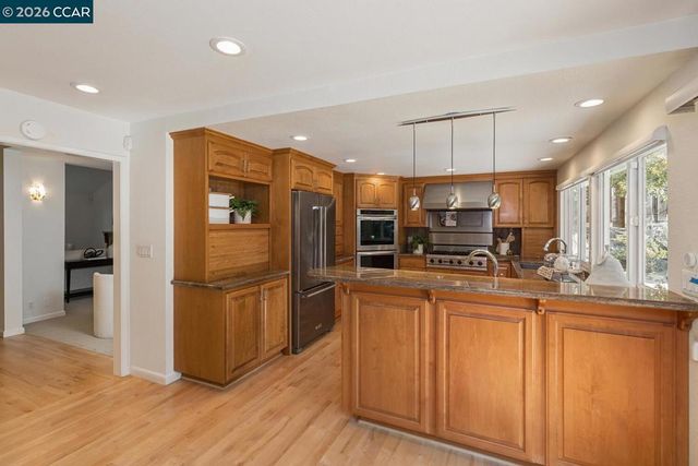 1555 Pebblebrook Ct, Walnut Creek, CA 94596