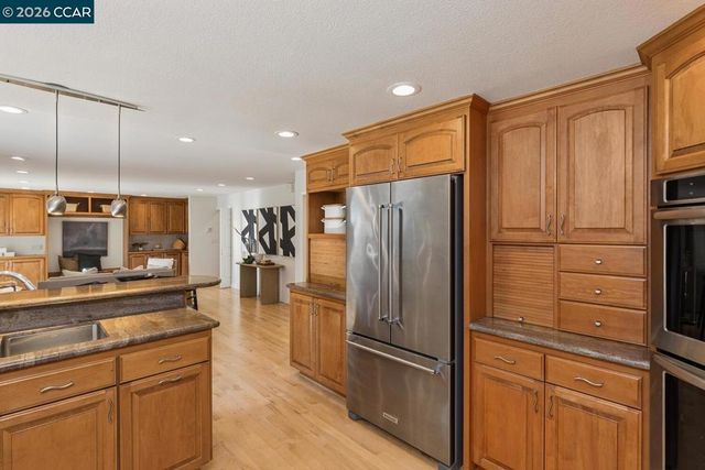 1555 Pebblebrook Ct, Walnut Creek, CA 94596