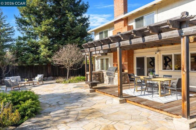 1555 Pebblebrook Ct, Walnut Creek, CA 94596