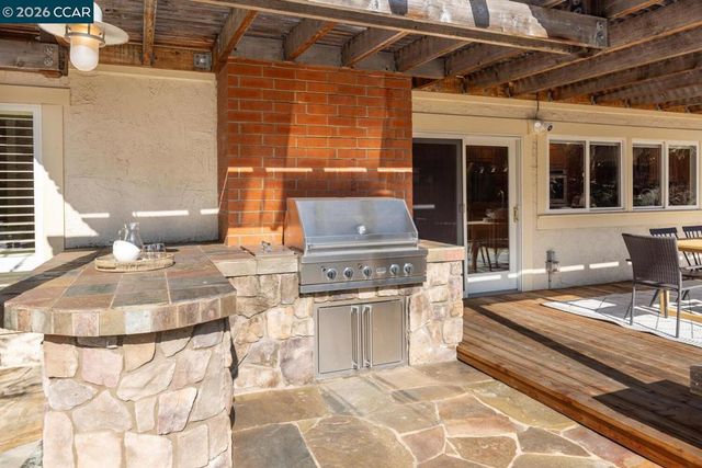 1555 Pebblebrook Ct, Walnut Creek, CA 94596