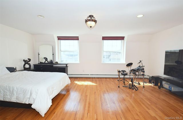 207-22 Jordan Drive 93 U, Bayside, NY 11360