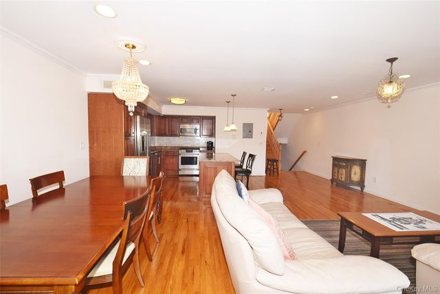 207-22 Jordan Drive 93 U, Bayside, NY 11360