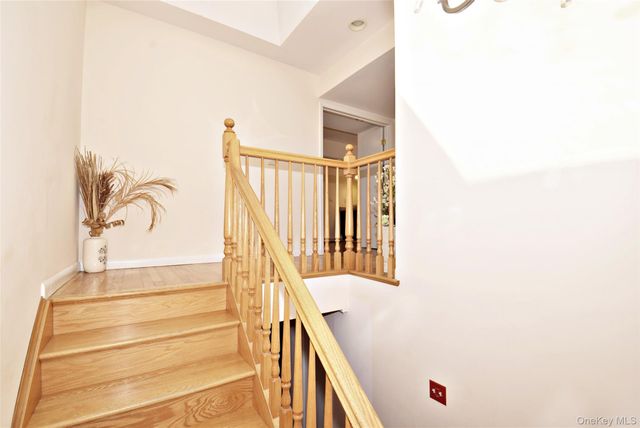 207-22 Jordan Drive 93 U, Bayside, NY 11360